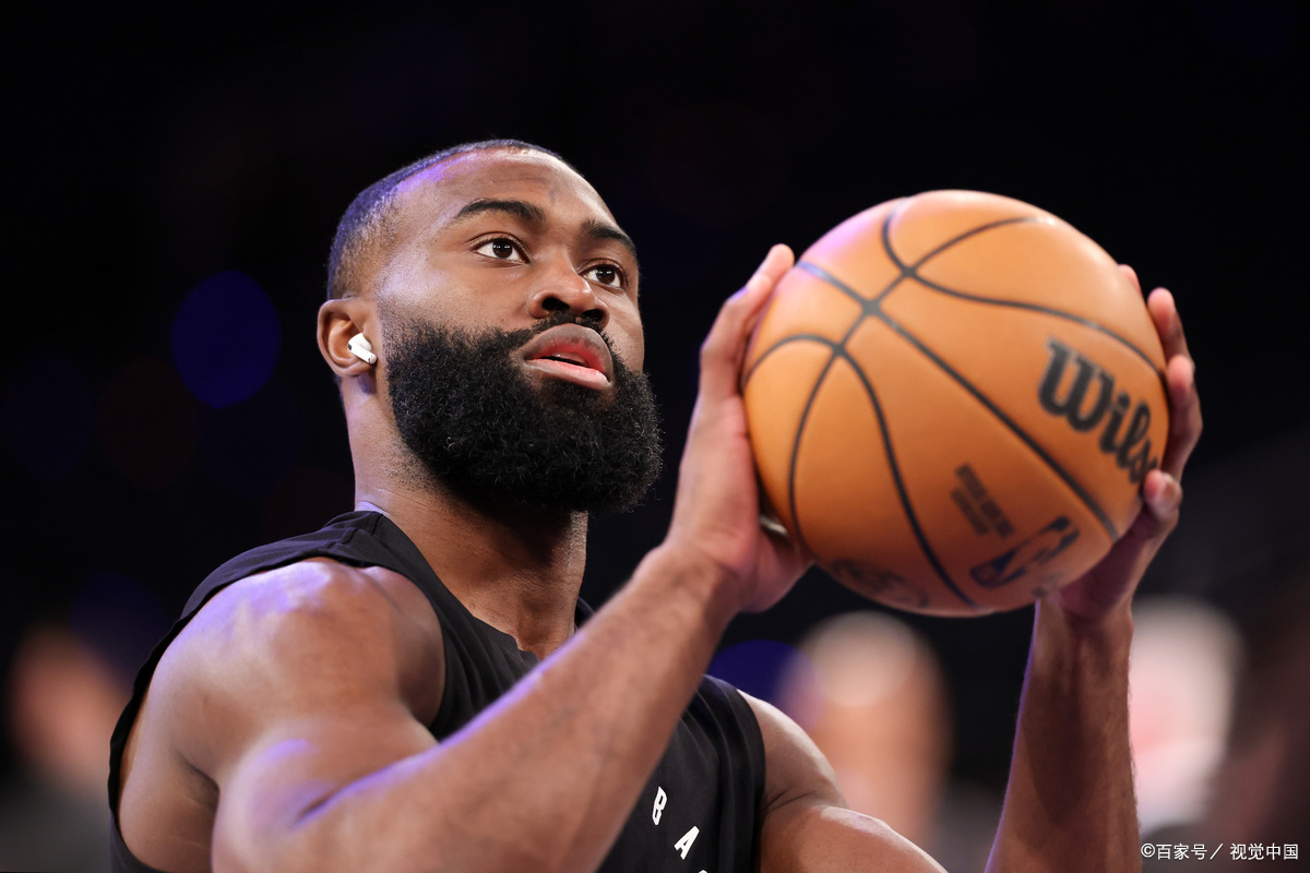 集结日体能课后，纽约尼克斯复出首秀备战NBA常规赛，气氛紧张，轮换策略成焦点的简单介绍