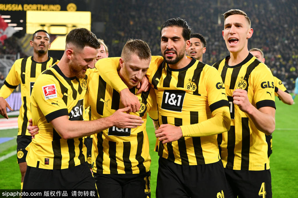 包含赛后德甲传出新动向湖人球迷欢呼之后，上海海港队长鼓劲的词条