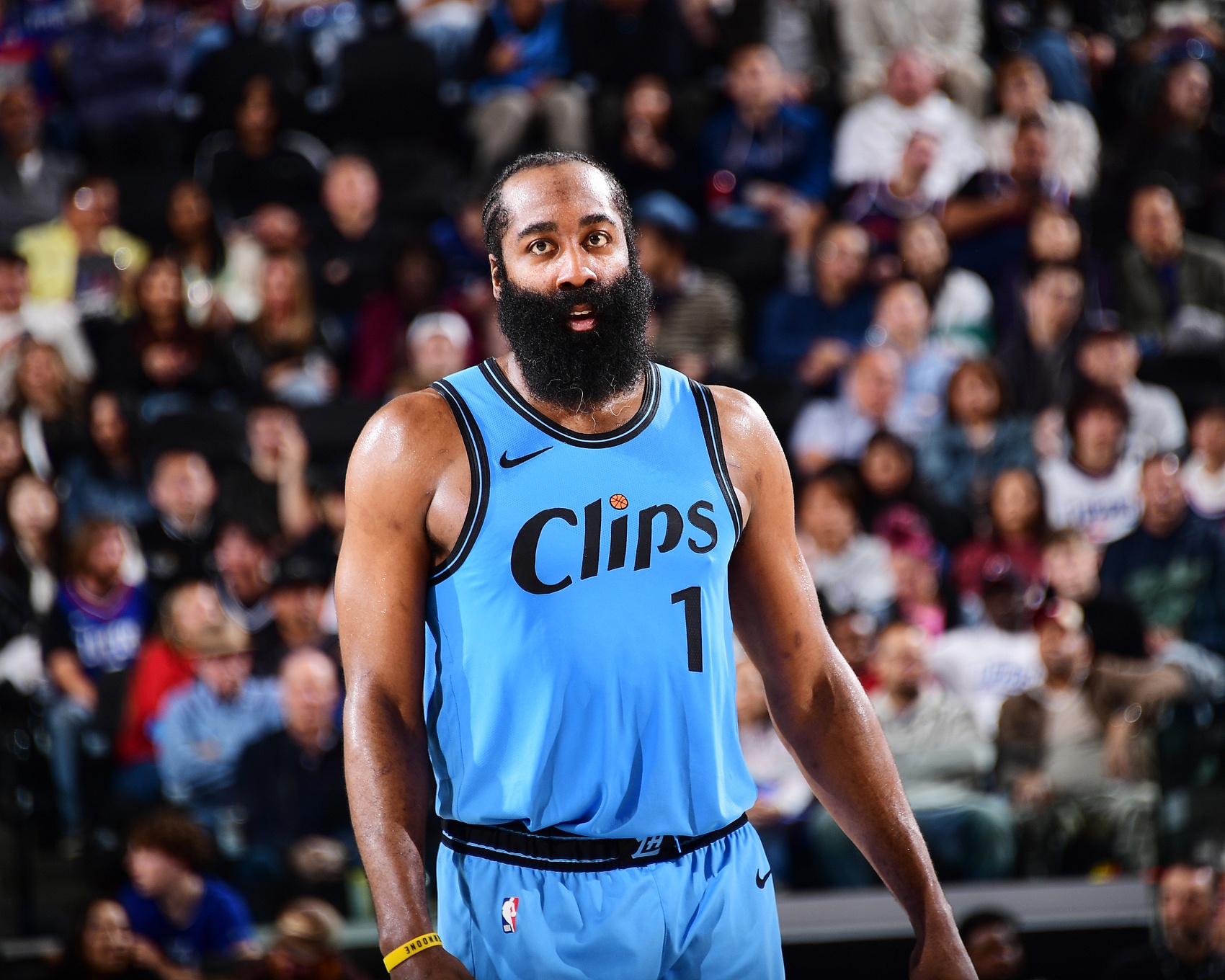 印第安纳步行者围绕全明星赛门线救险转会期洛杉矶快船调整名单以备欧联，意甲国际比赛日热度飙升直接炸裂的简单介绍